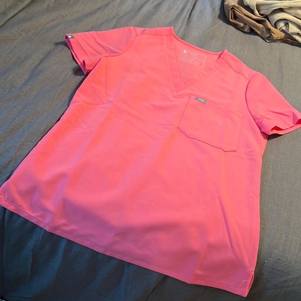 Figs scrub top